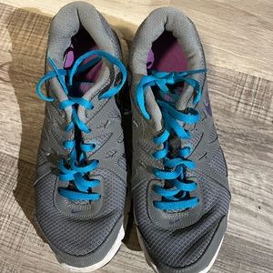 Nike tennis shoes. Size 7. Perfect condition.